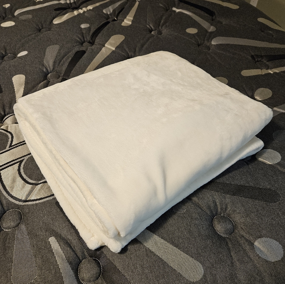 Celebrity Home Cream Blanket
